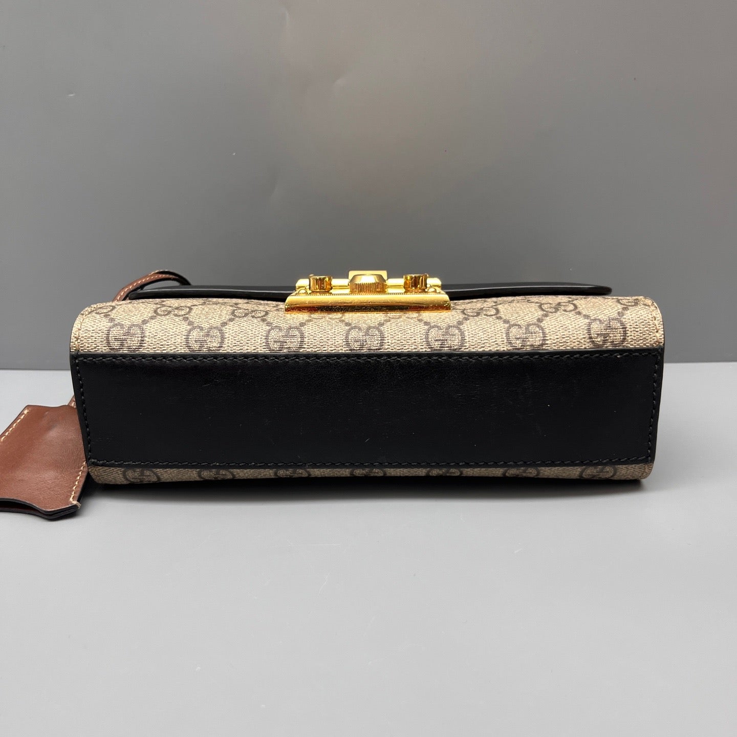 Gucci - Padlock Shoulder Bag - GG Supreme canvas with leather trim - Beige and Black with Gold-Tone Hardware - (mini)