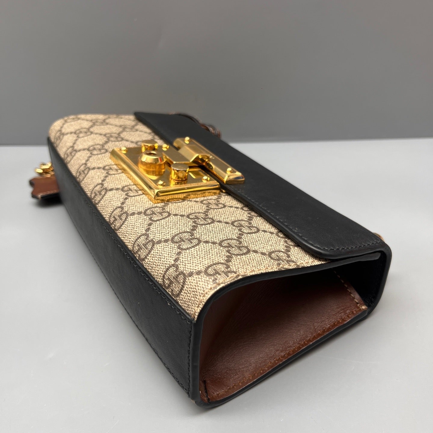Gucci - Padlock Shoulder Bag - GG Supreme canvas with leather trim - Beige and Black with Gold-Tone Hardware - (mini)