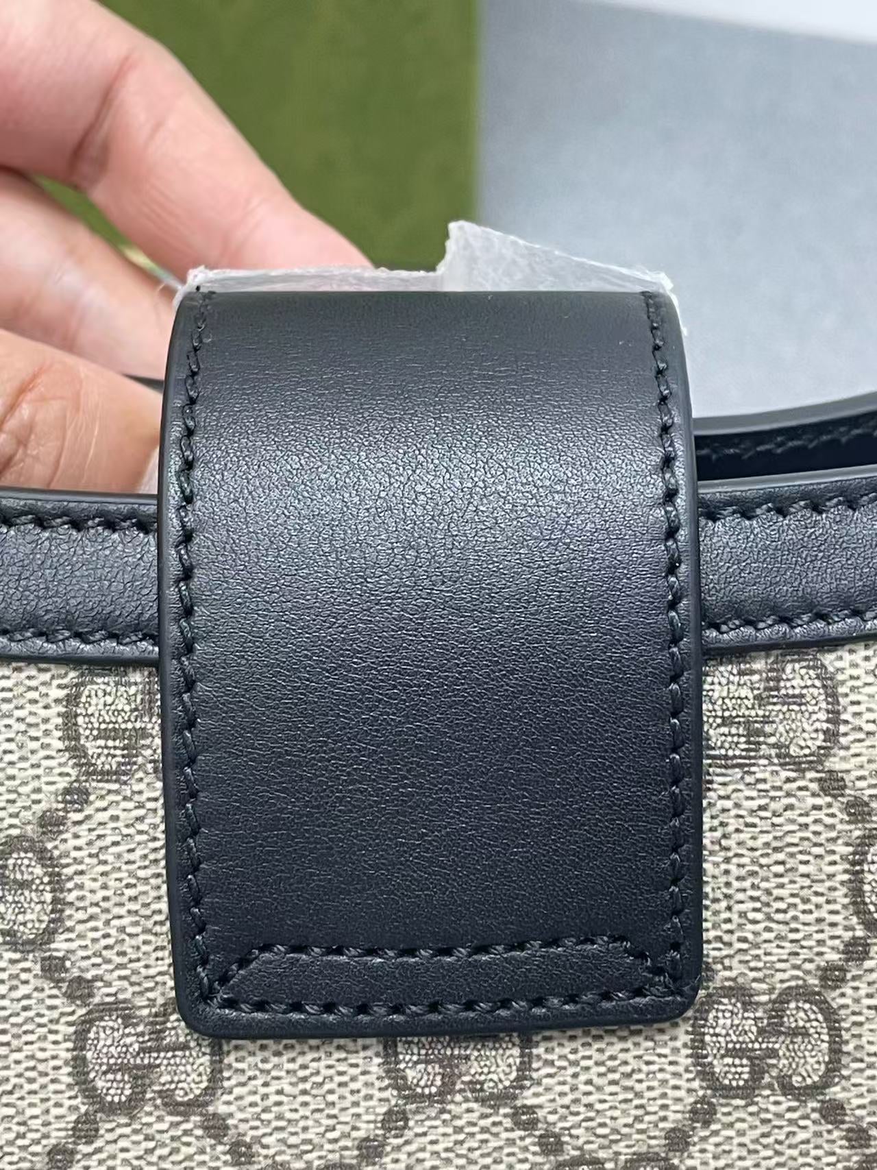 Gucci - Padlock Small - GG Supreme canvas with leather trim - Beige and Black with Gold-Tone Hardware - (Small)