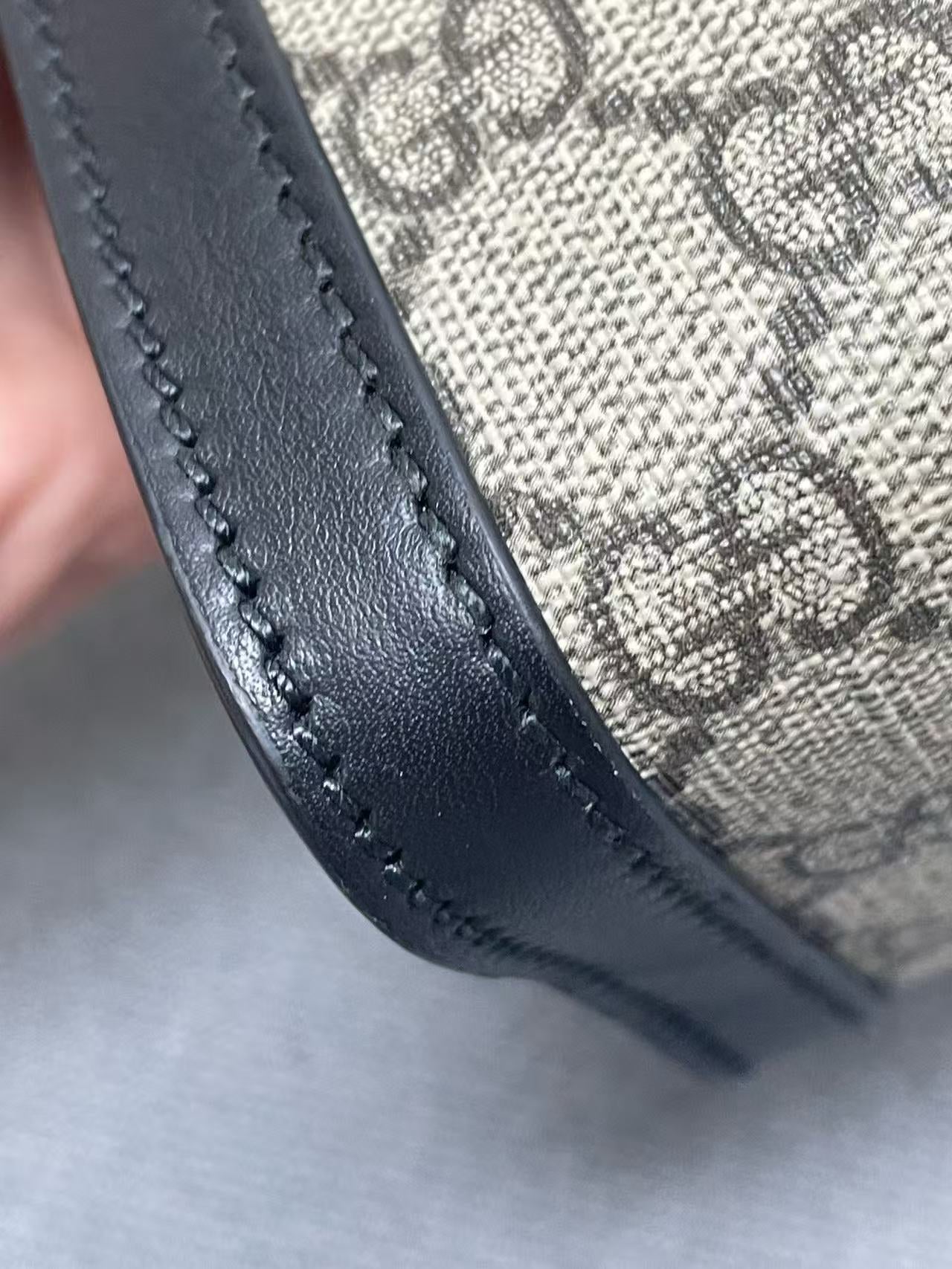 Gucci - Padlock Small - GG Supreme canvas with leather trim - Beige and Black with Gold-Tone Hardware - (Small)