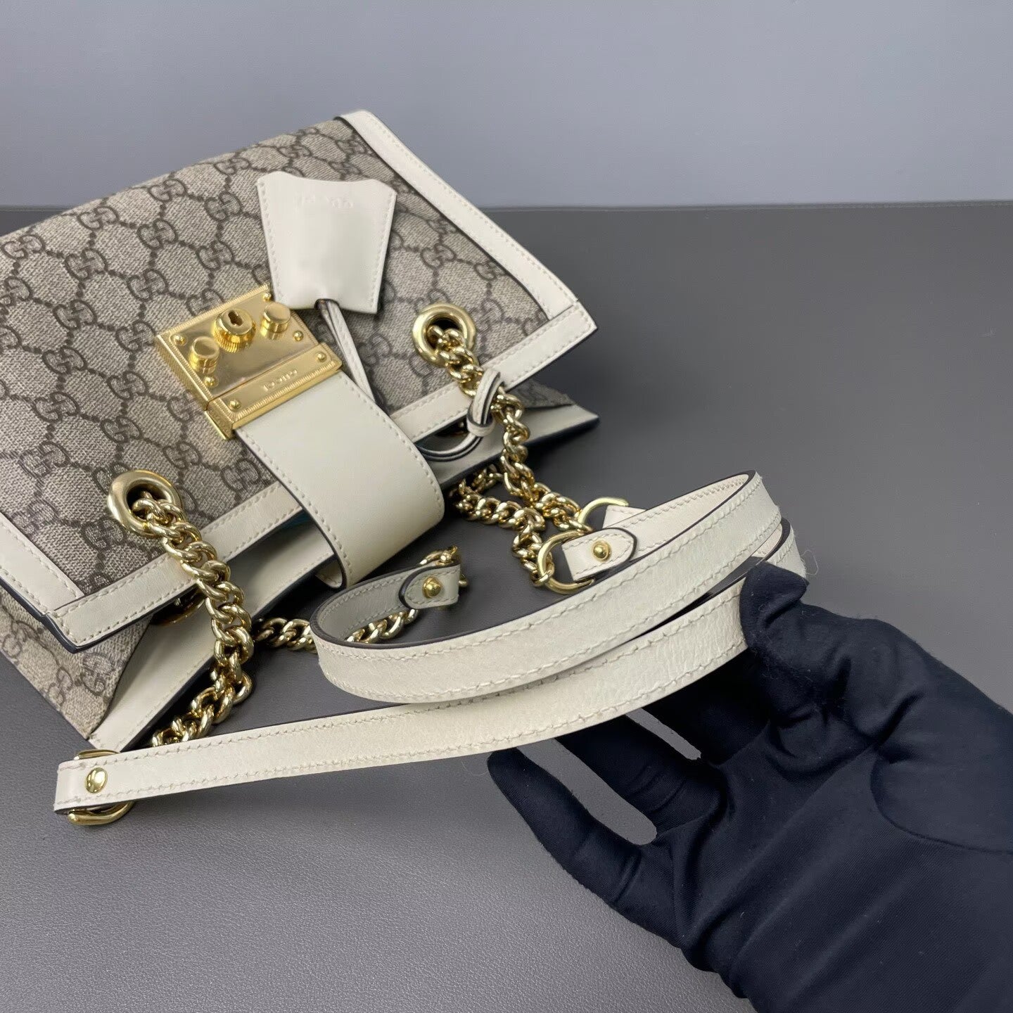 Gucci - Padlock Small Shoulder Bag - GG Supreme canvas with leather trim - Beige and White - (Small)