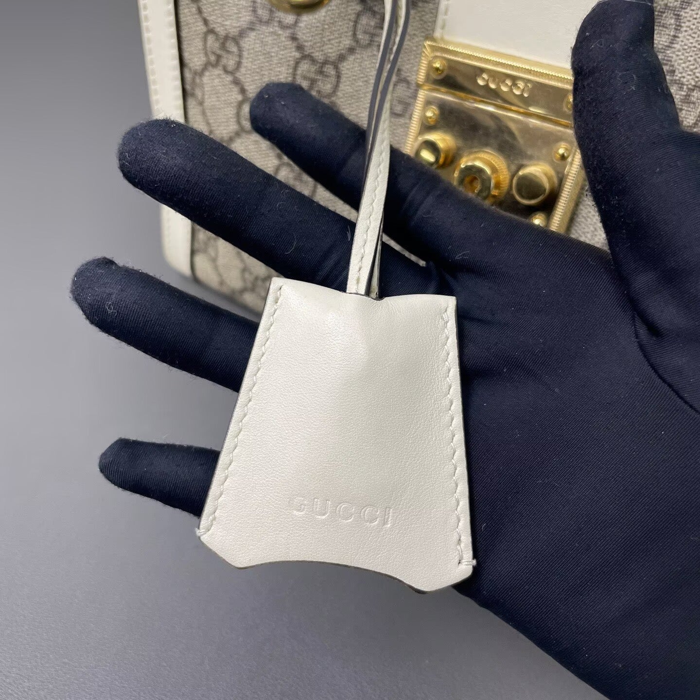 Gucci - Padlock Small Shoulder Bag - GG Supreme canvas with leather trim - Beige and White - (Small)