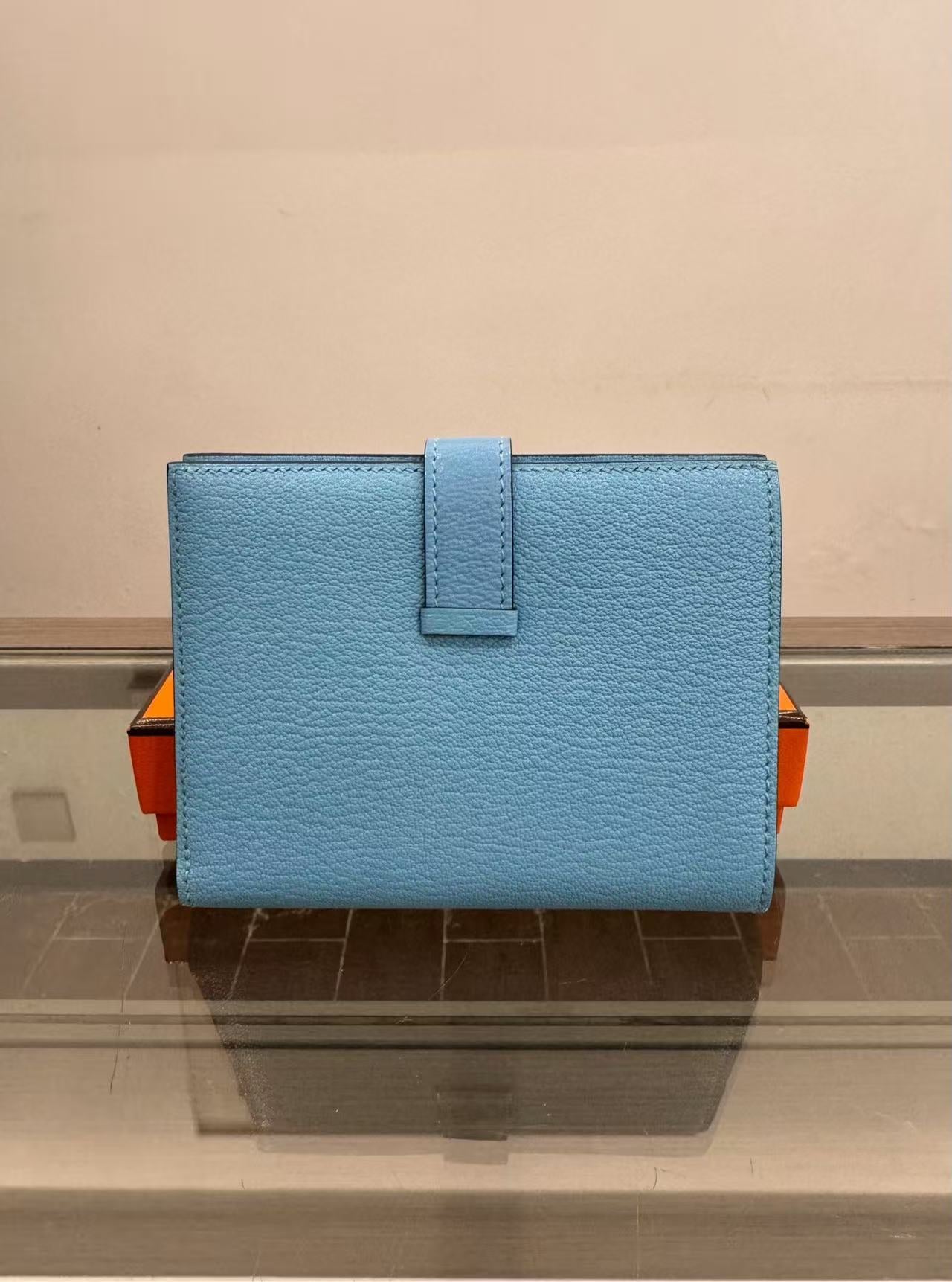 Hermès - Bearn - Calfskin leather - Sky blue with Gold-tone Hardware - (Small)