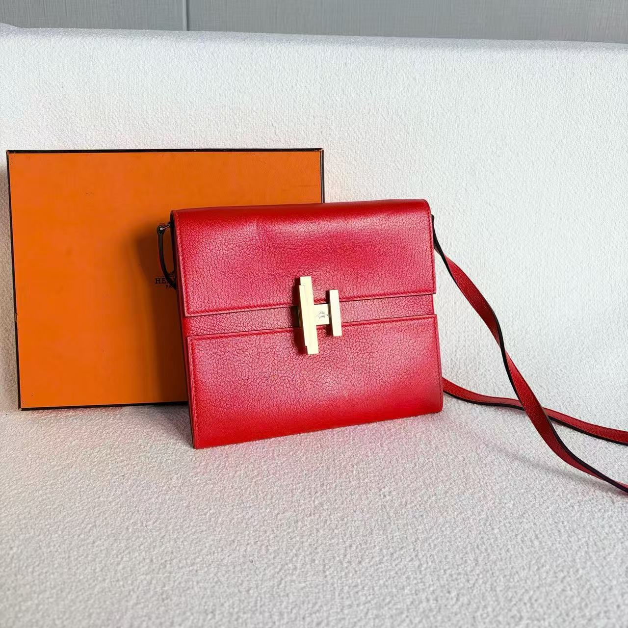Hermès - Cinhetic to go - Goatskin leather - Red with Gold-Tone Hardware - (mini)