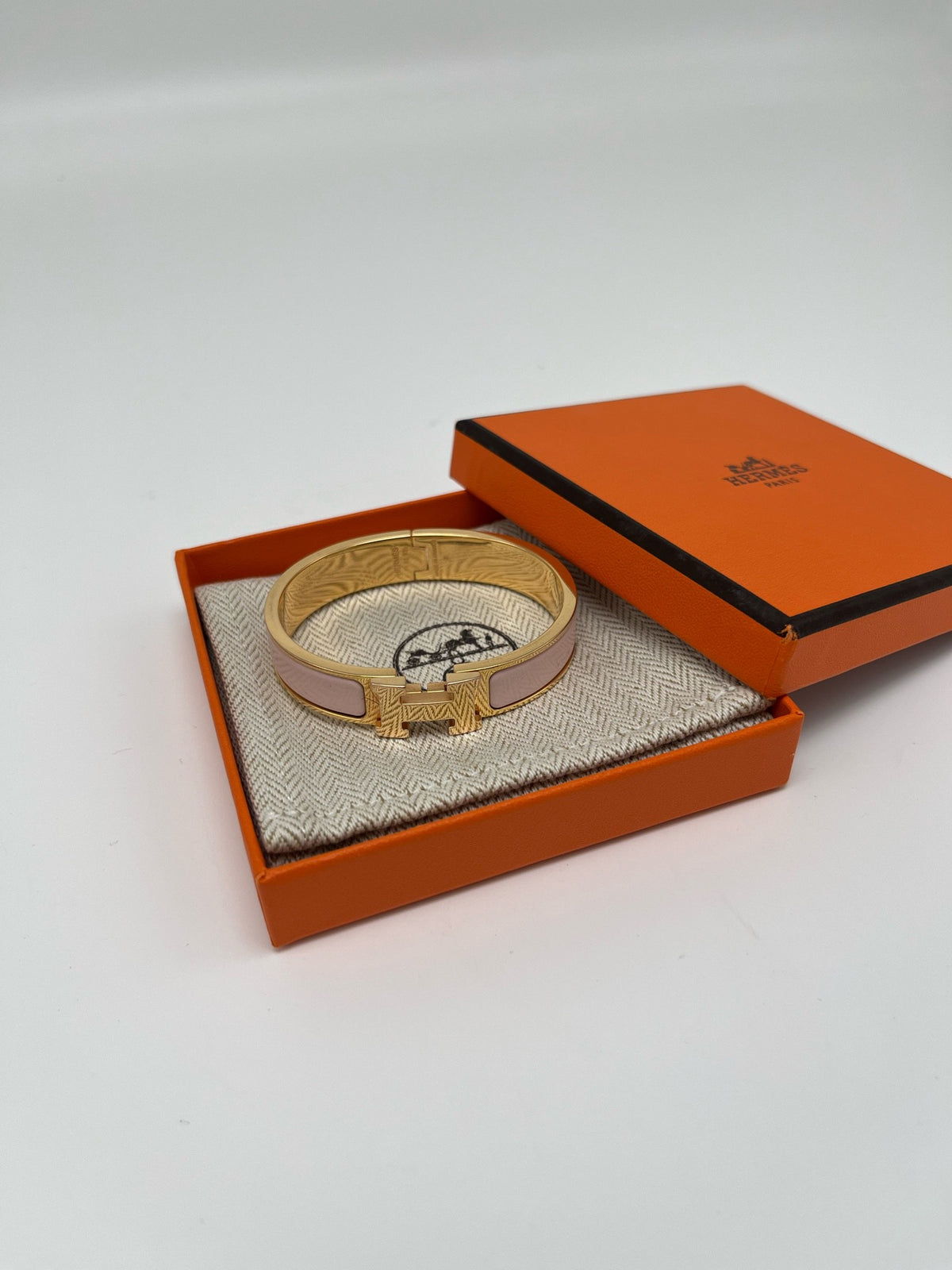 Hermes - Clic H - Gold-plated metal with pink enamel. - Multicolour