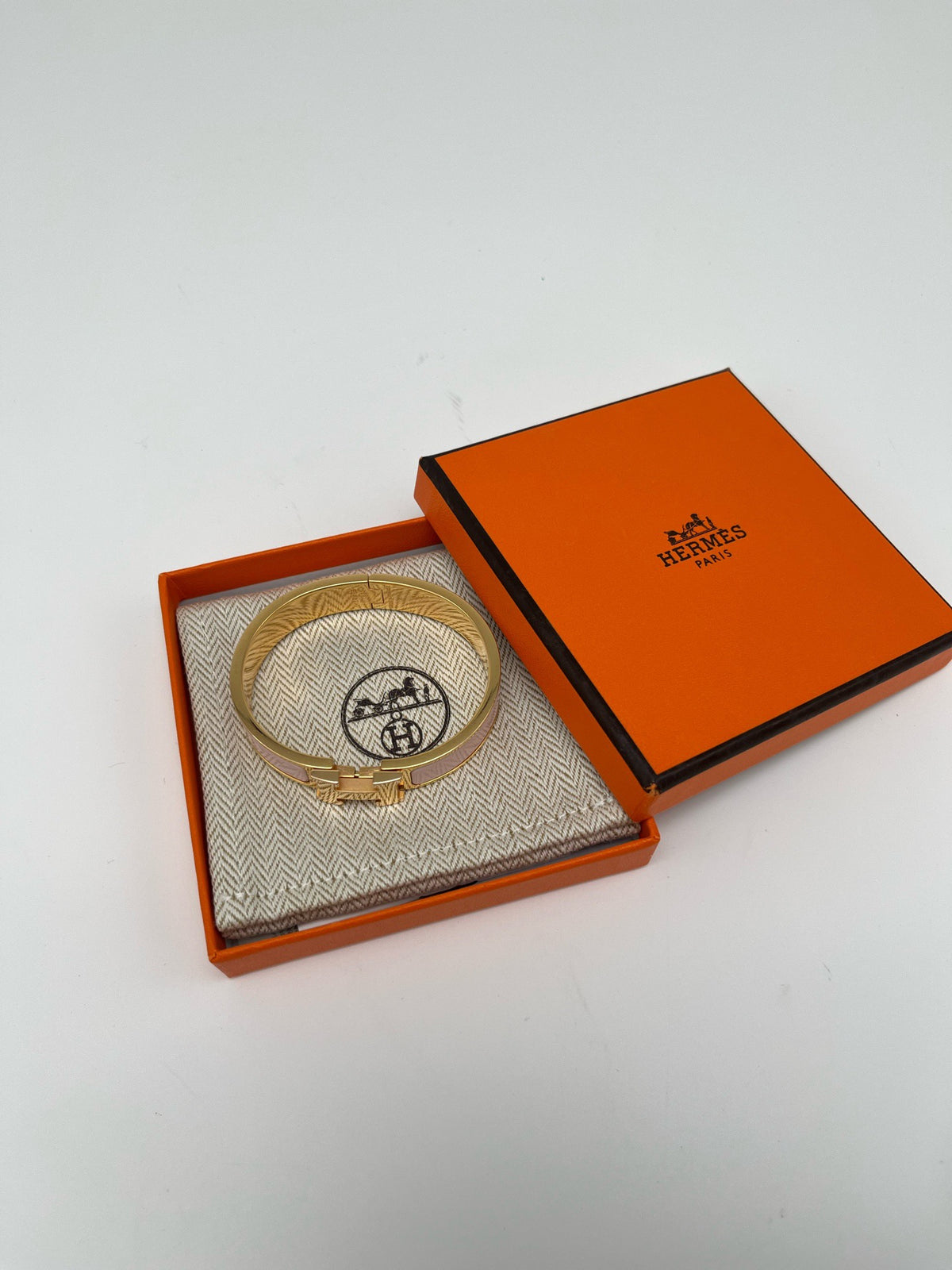 Hermes - Clic H - Gold-plated metal with pink enamel. - Multicolour