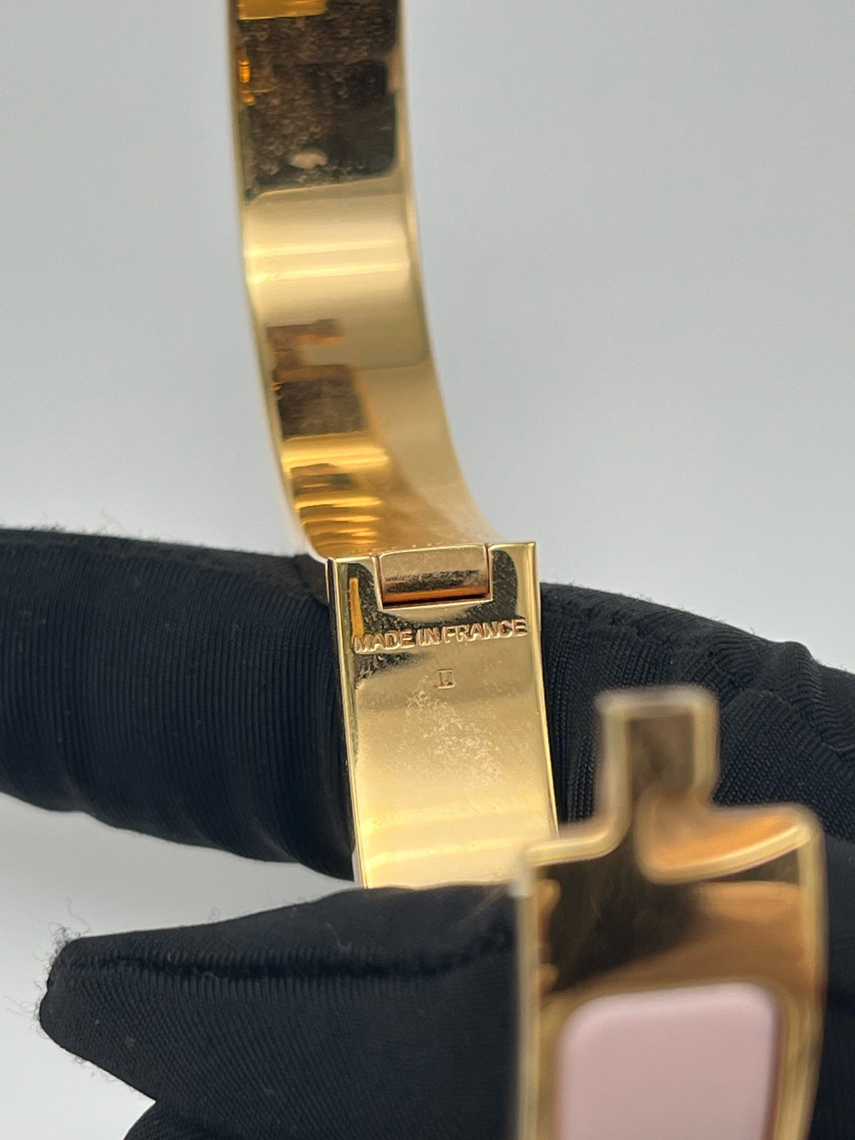 Hermes - Clic H - Gold-plated metal with pink enamel. - Multicolour
