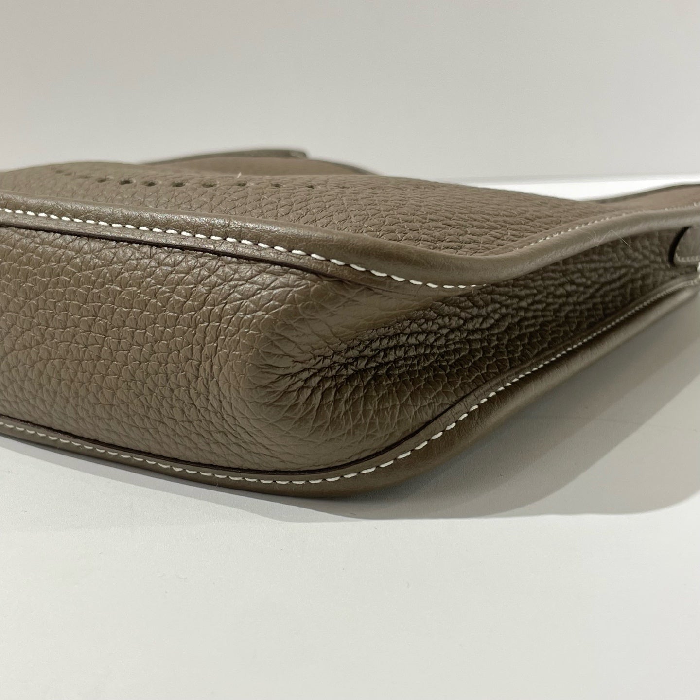 Hermès - Evelyne 16 - Taurillon Clemence leather - Elephant Grey with Gold-Tone Hardware - (mini)