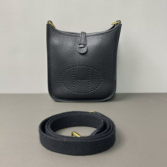 Hermès - Evelyne Mini - Taurillon Clemence leather - Black with Gold-Tone Hardware - (mini)