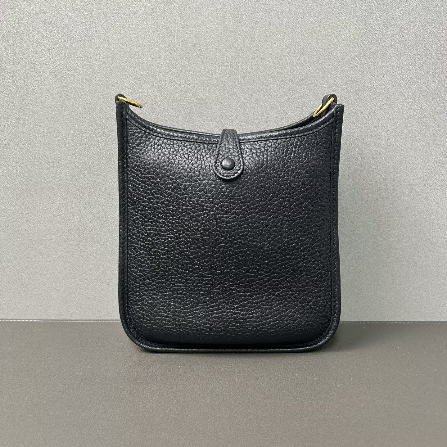 Hermès - Evelyne Mini - Taurillon Clemence leather - Black with Gold-Tone Hardware - (mini)