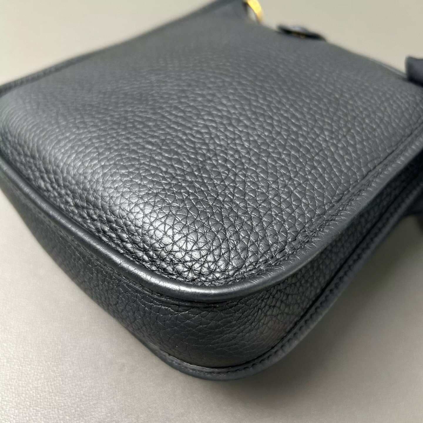 Hermès - Evelyne Mini - Taurillon Clemence leather - Black with Gold-Tone Hardware - (mini)