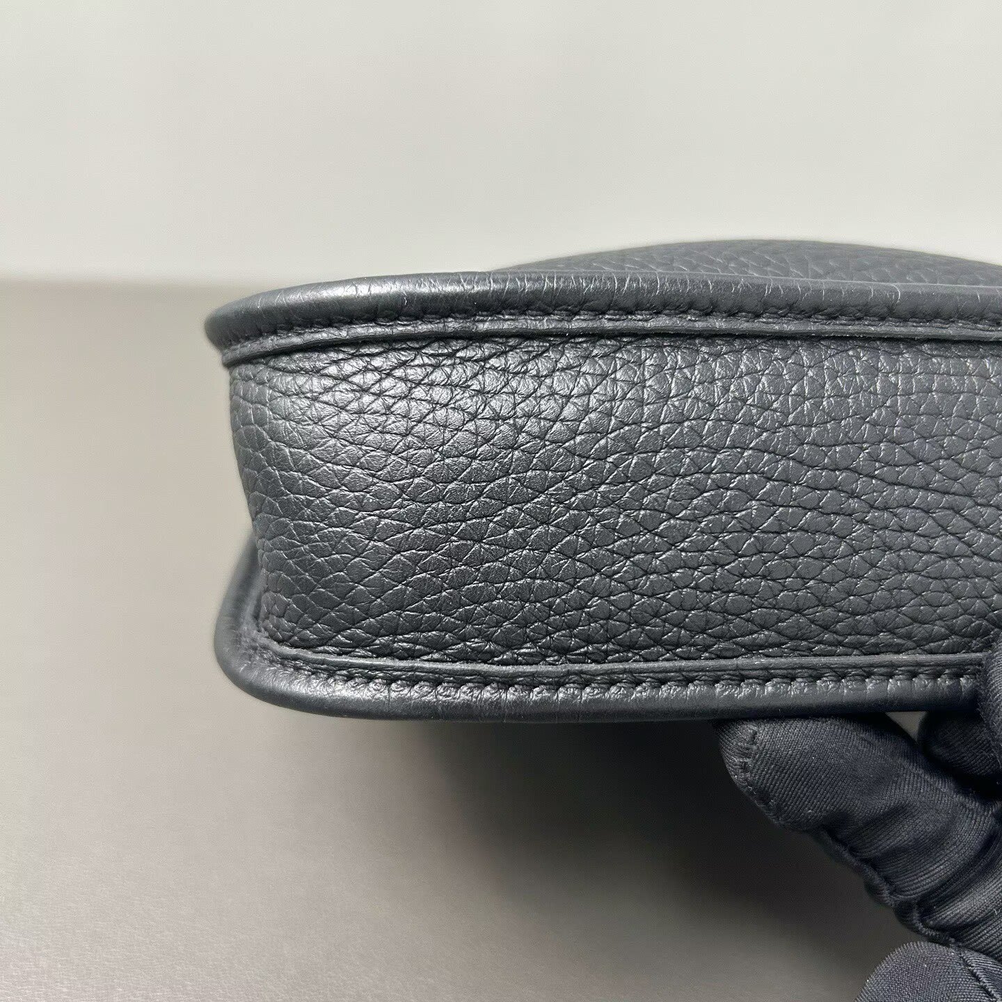 Hermès - Evelyne Mini - Taurillon Clemence leather - Black with Gold-Tone Hardware - (mini)
