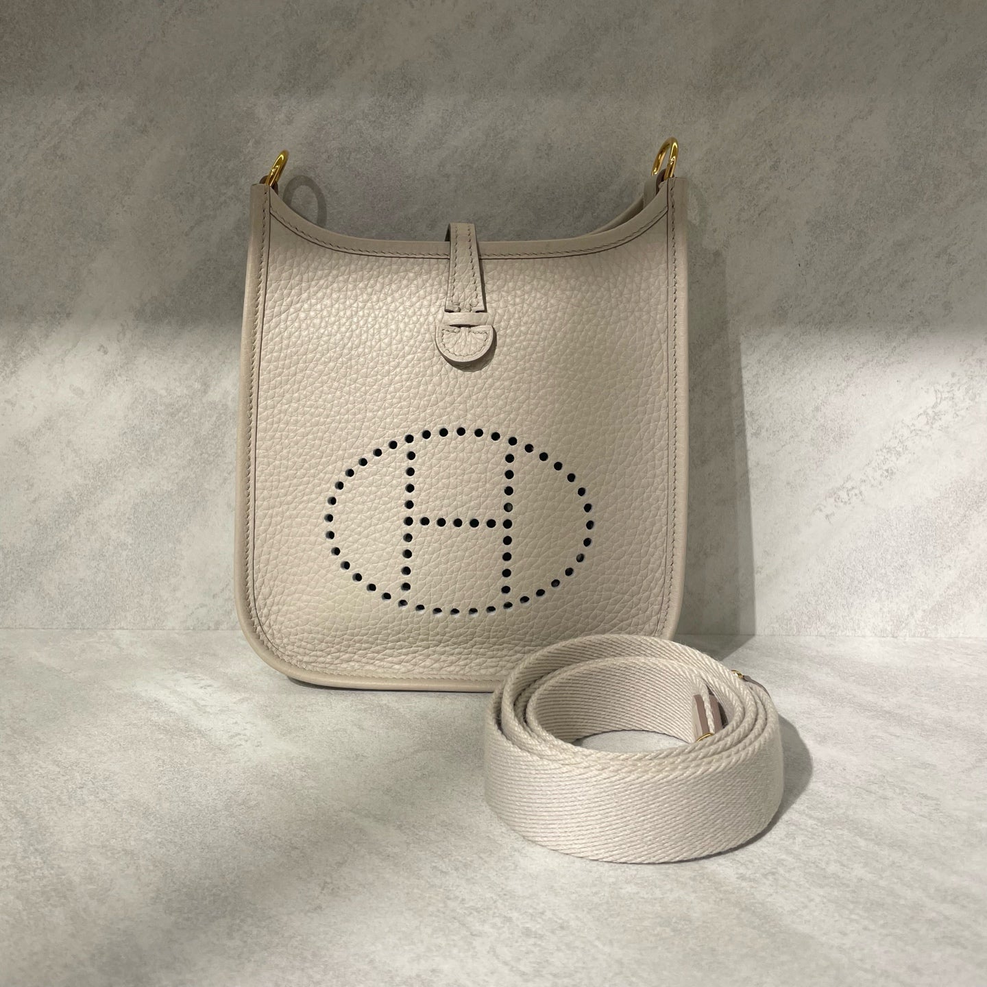 Hermès - Evelyne Mini (TPM) - Taurillon Clemence leather - Milkshake White with Gold-Tone Hardware - (Mini)