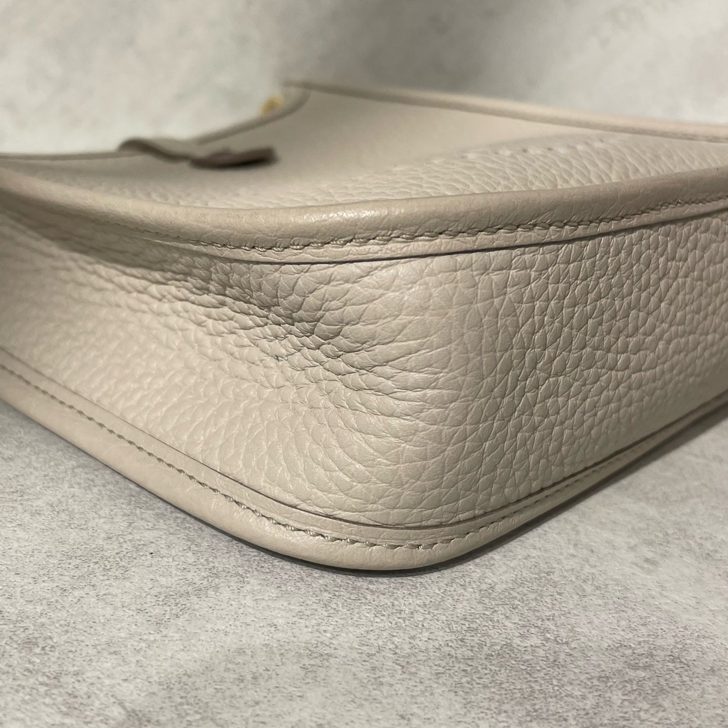 Hermès - Evelyne Mini (TPM) - Taurillon Clemence leather - Milkshake White with Gold-Tone Hardware - (Mini)