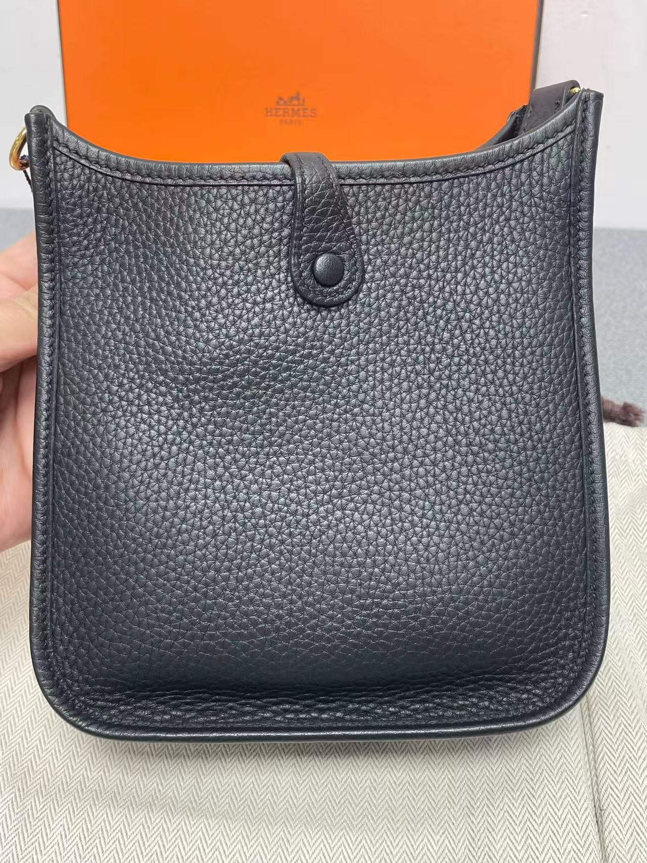 Hermes - Evelyne - Taurillon Clemence leather - Black with Gold-Tone Hardware - (mini)