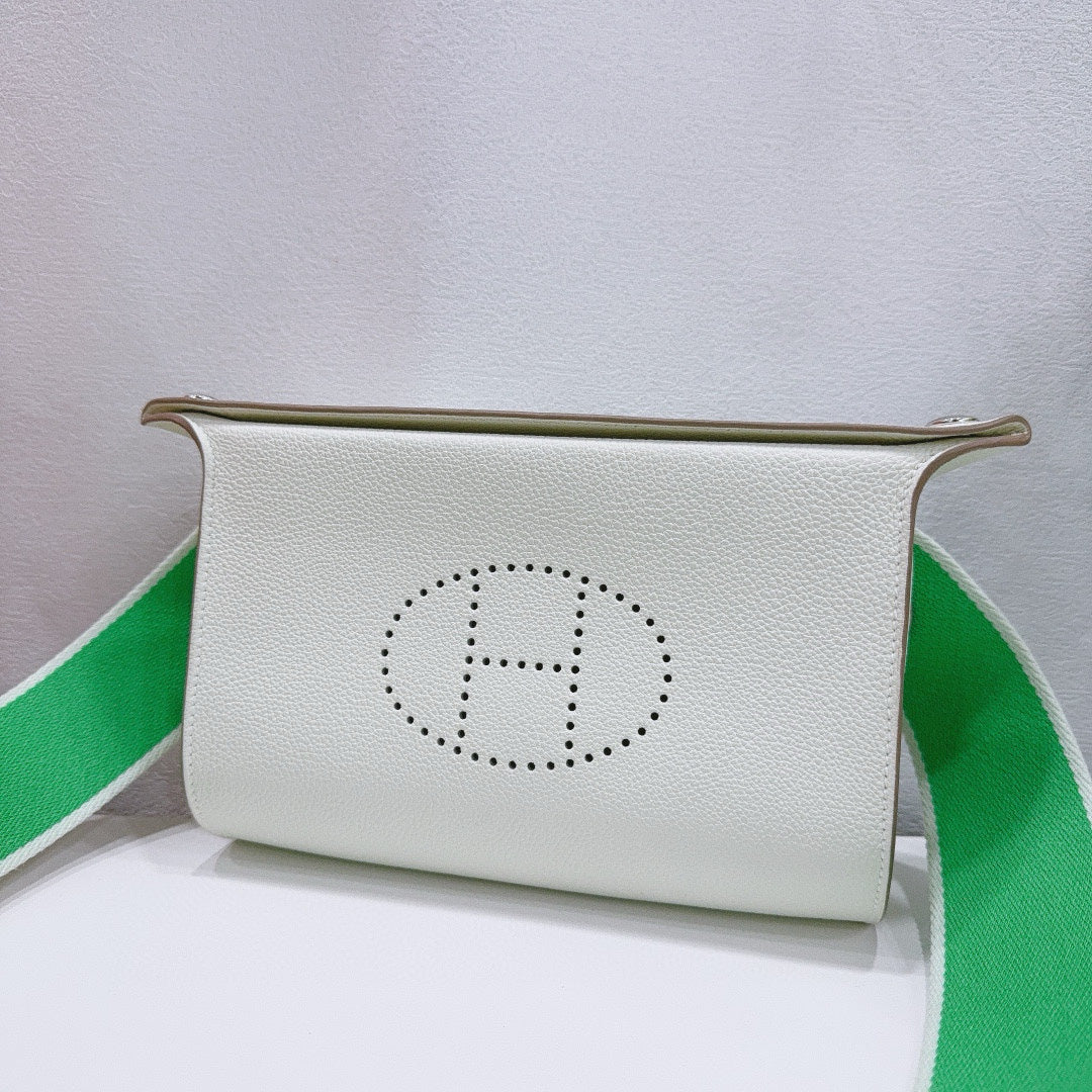 Hermès - Evelyne - Togo leather and Canvas - Mushroom White with Bubble Green strap - (mini)