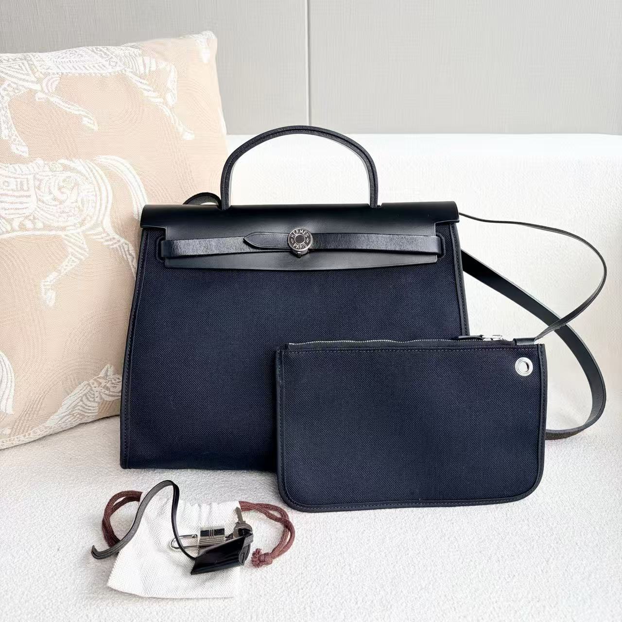 Hermès - Herbag 31 - Toile H canvas and Hunter leather - Black - (medium)