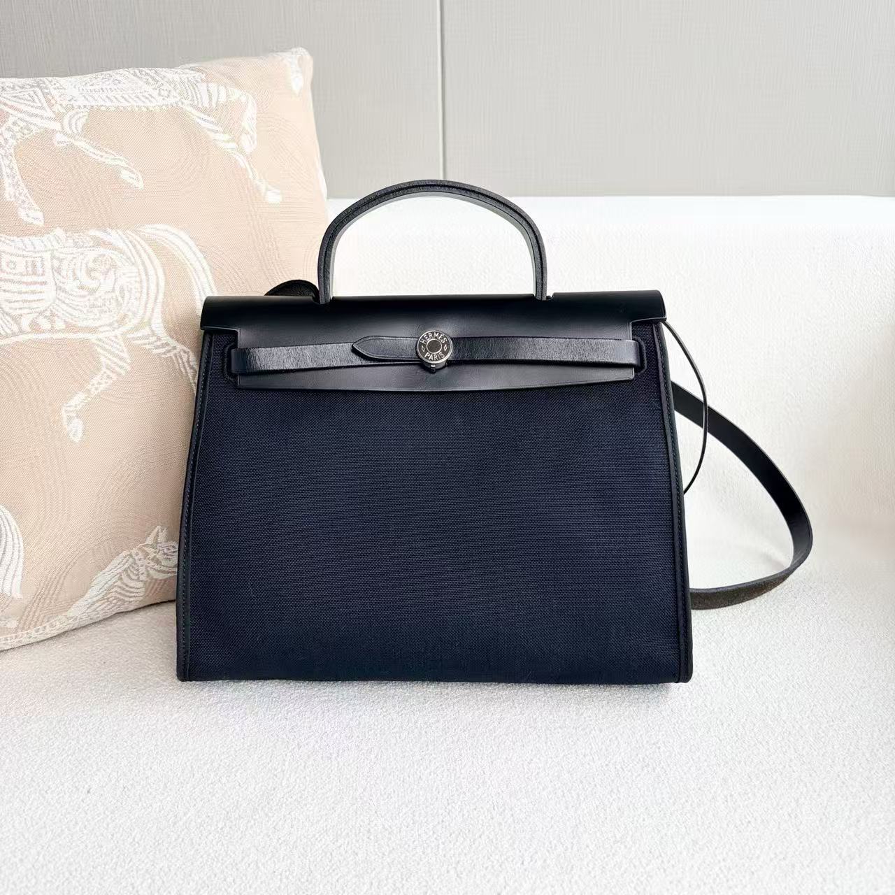 Hermès - Herbag 31 - Toile H canvas and Hunter leather - Black - (medium)