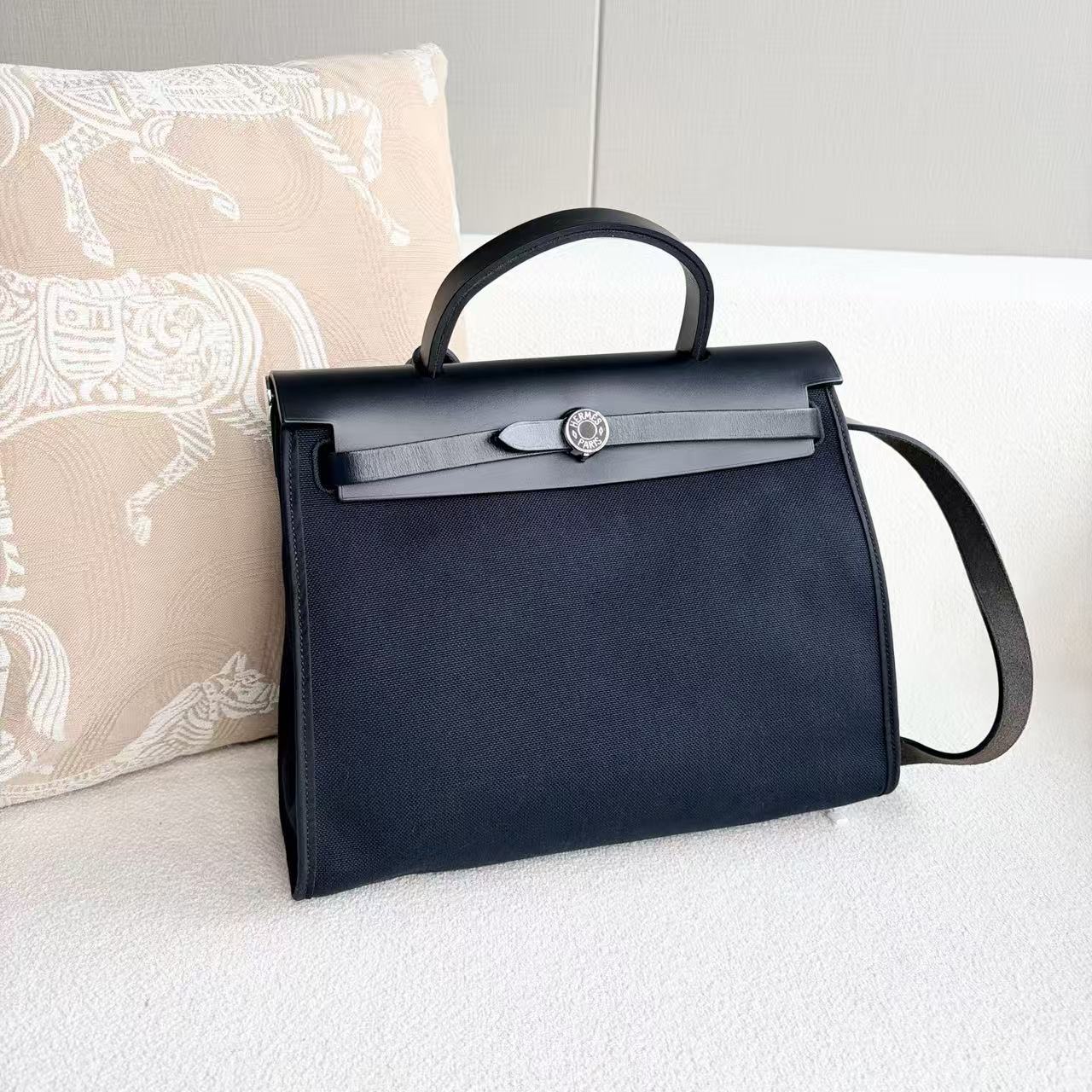 Hermès - Herbag 31 - Toile H canvas and Hunter leather - Black - (medium)