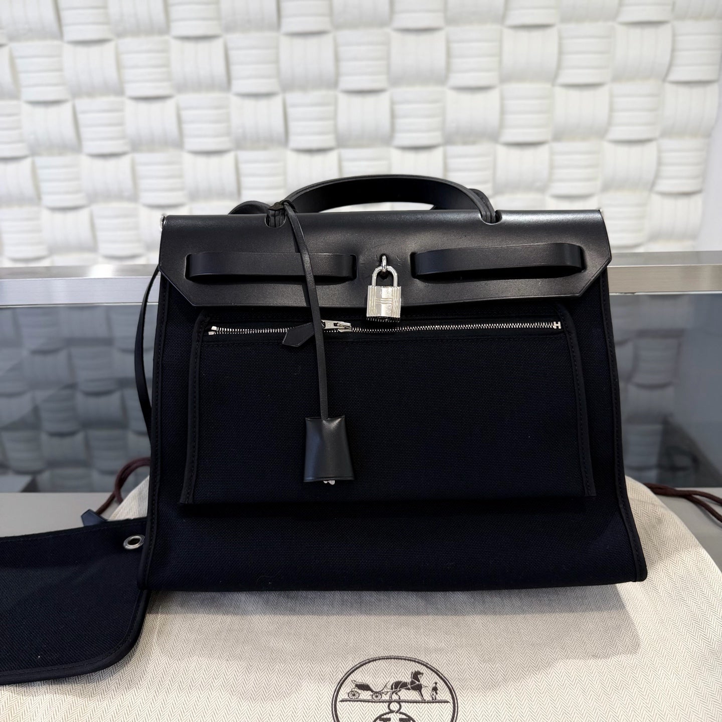 Hermès - Herbag 31 - Toile H canvas and Vache Hunter leather - Black with Silver-Tone Hardware - (medium)