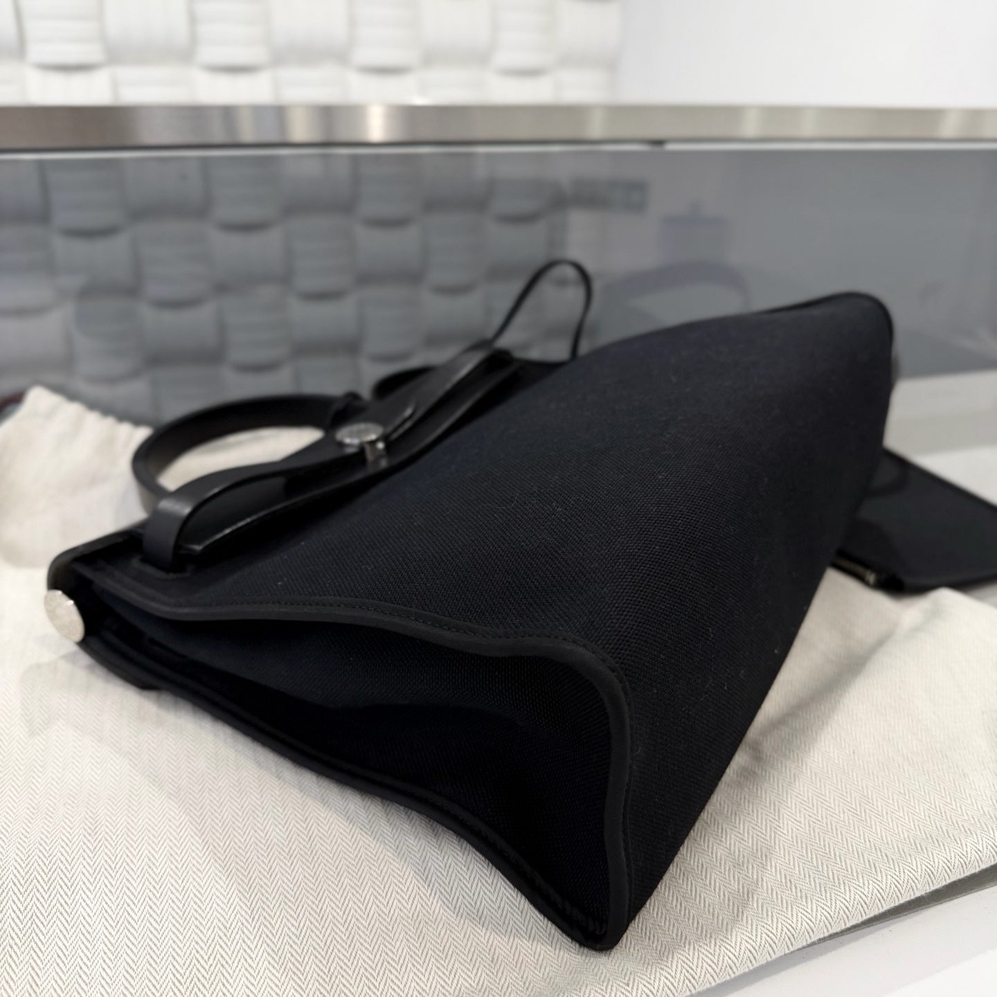 Hermès - Herbag 31 - Toile H canvas and Vache Hunter leather - Black with Silver-Tone Hardware - (medium)