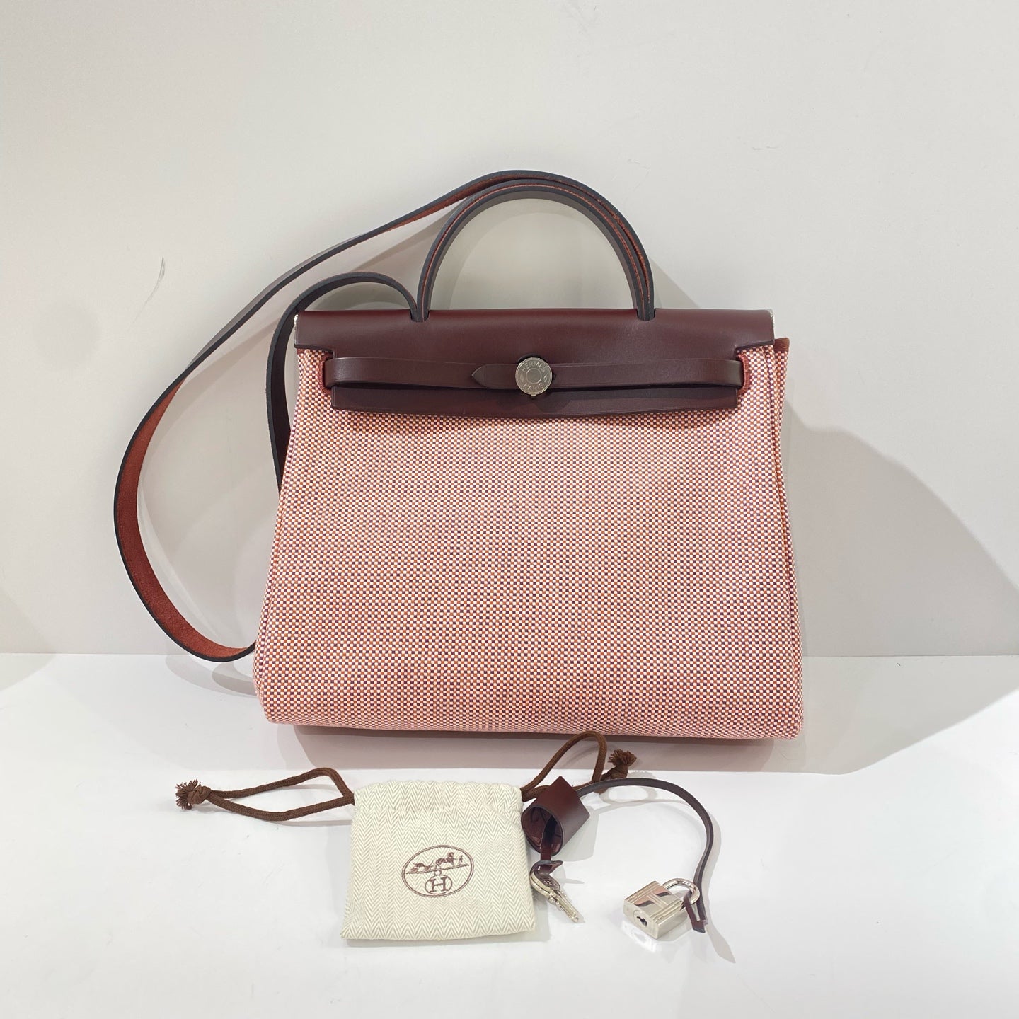 Hermès - Herbag 31 - Woven canvas with leather trim - Burgundy, Orange, and White Woven Canvas with Burgundy Leather Trim - (Medium)