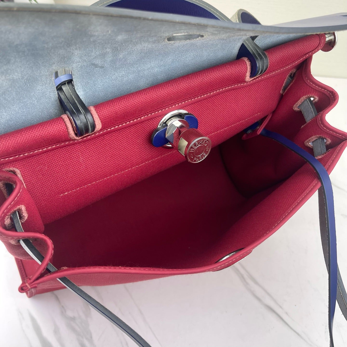 Hermès - Herbag Zip 21 - Toile H Canvas and Hunter Cowhide Leather - Rouge H Red and Bleu Nuit Navy Blue with Palladium-Plated Hardware - (Mini)