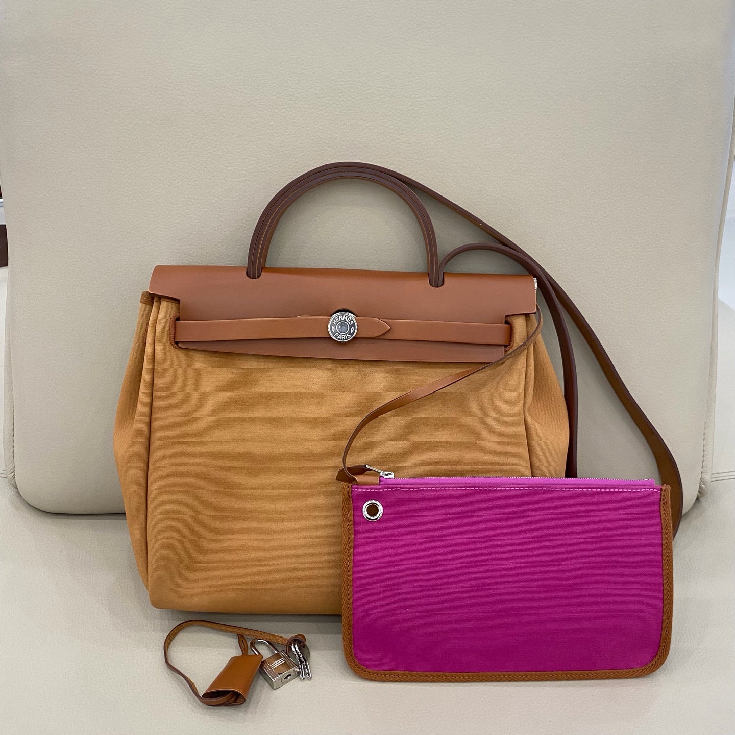 Hermès - Herbag Zip 31 - Canvas and Leather - Gold Brown with Pink accents - (Medium)