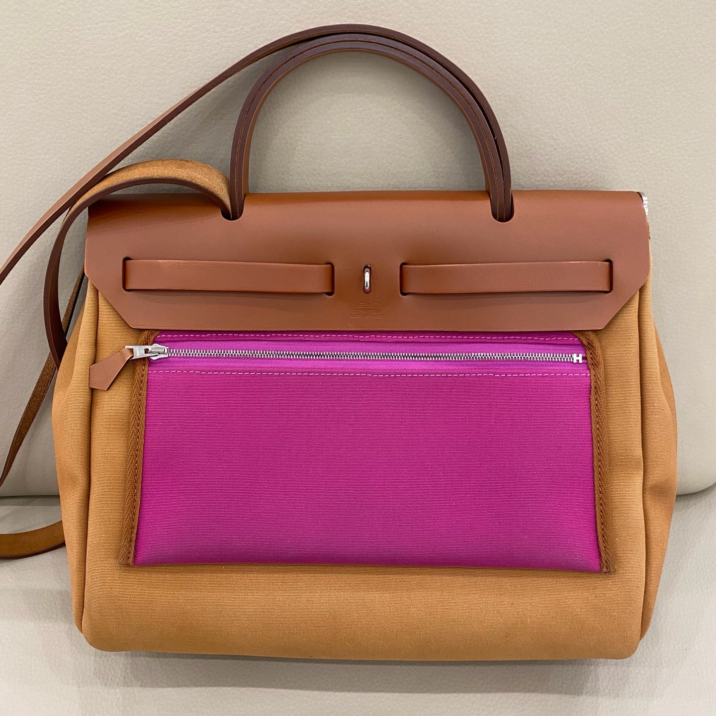 Hermès - Herbag Zip 31 - Canvas and Leather - Gold Brown with Pink accents - (Medium)