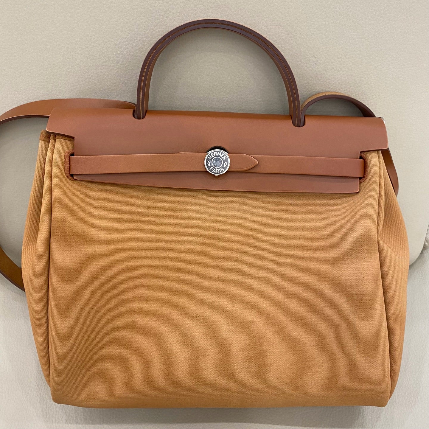 Hermès - Herbag Zip 31 - Canvas and Leather - Gold Brown with Pink accents - (Medium)