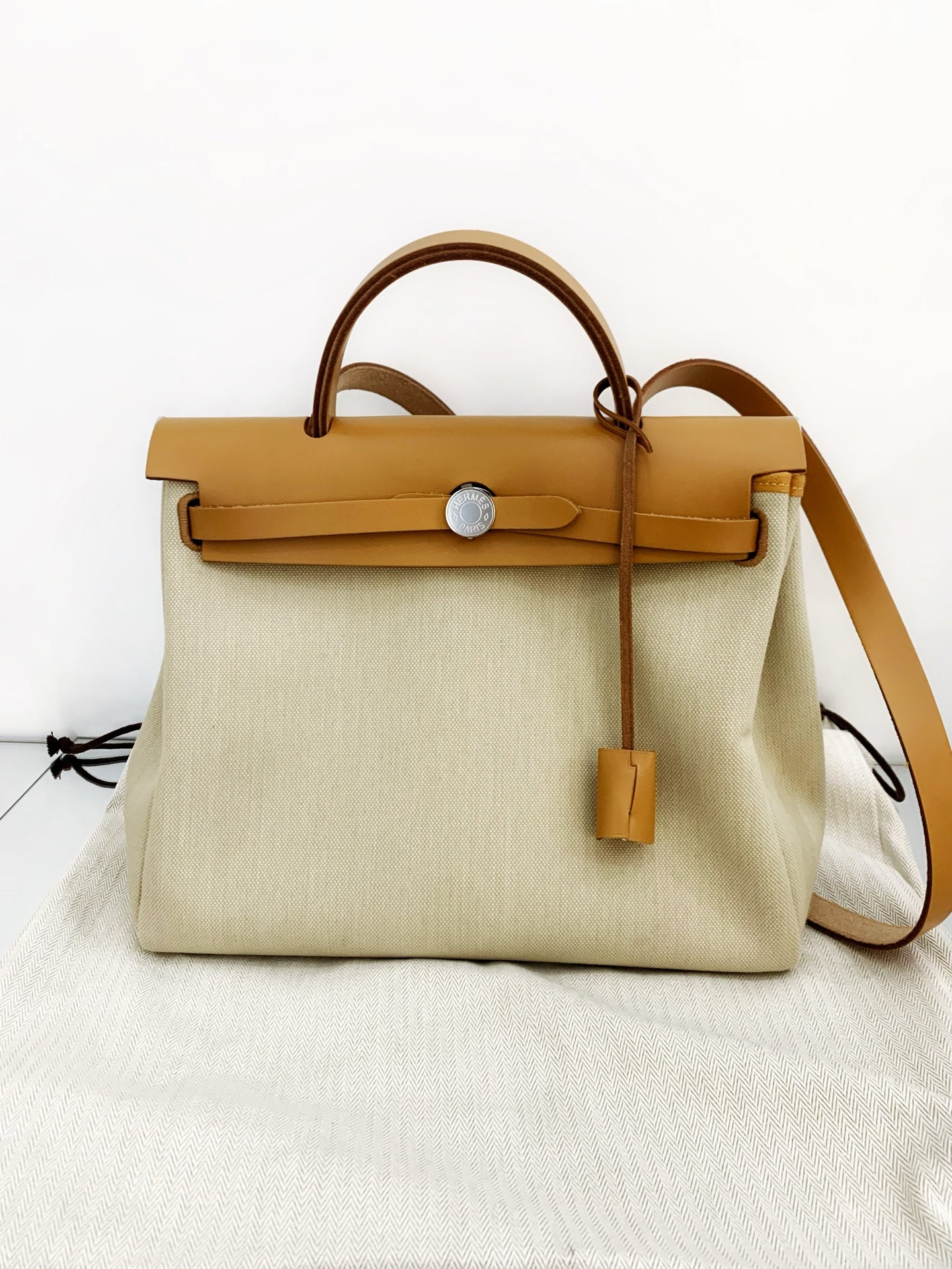 Hermès - Herbag Zip 31 - Canvas with Vachetta Leather Trim - Beige with Natural Leather Trim - (medium)