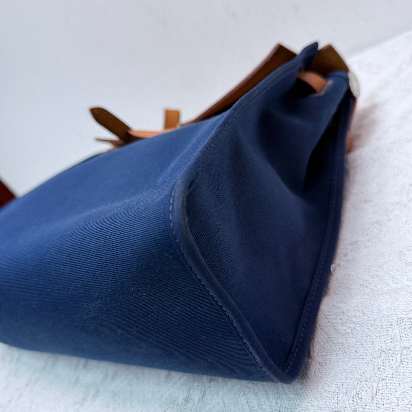 Hermès - Herbag Zip 31 - Toile H canvas and Vache Hunter leather - Navy Blue with Natural Tan - (medium)