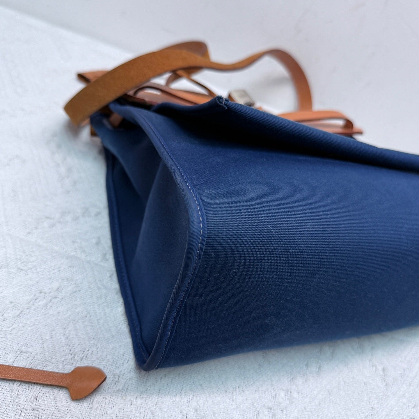 Hermès - Herbag Zip 31 - Toile H canvas and Vache Hunter leather - Navy Blue with Natural Tan - (medium)