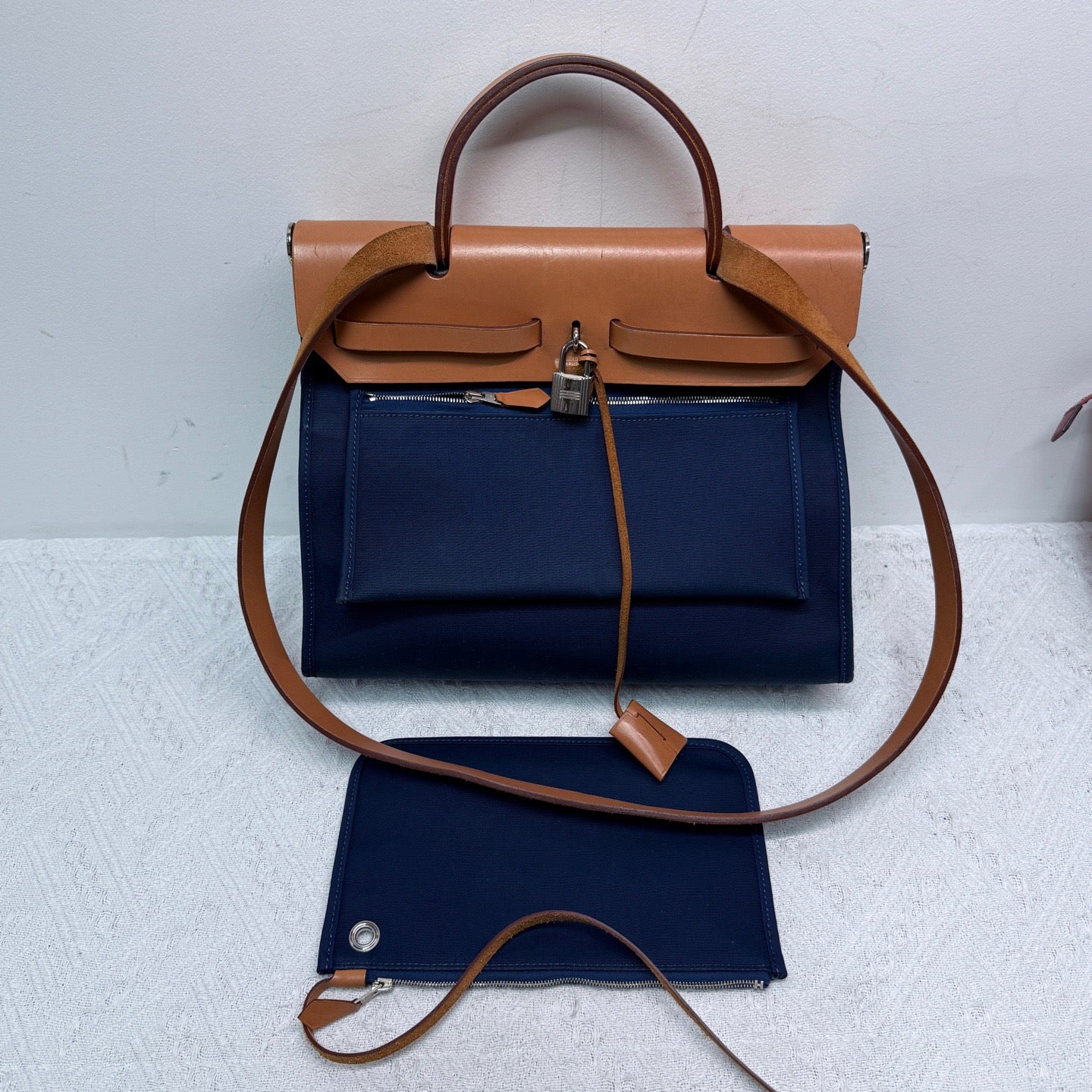 Hermès - Herbag Zip 31 - Toile H canvas and Vache Hunter leather - Navy Blue with Natural Tan - (medium)