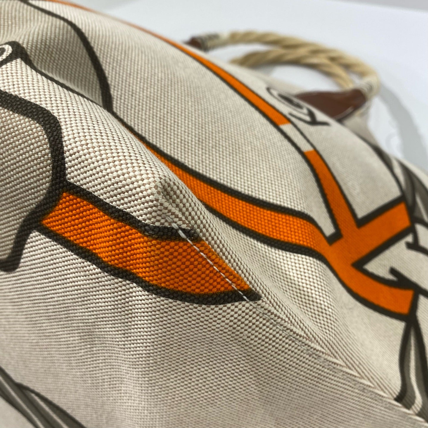 Hermès - Horse Head Beach Bag - Canvas with leather trim - Beige with Orange and Grey accents - (large)