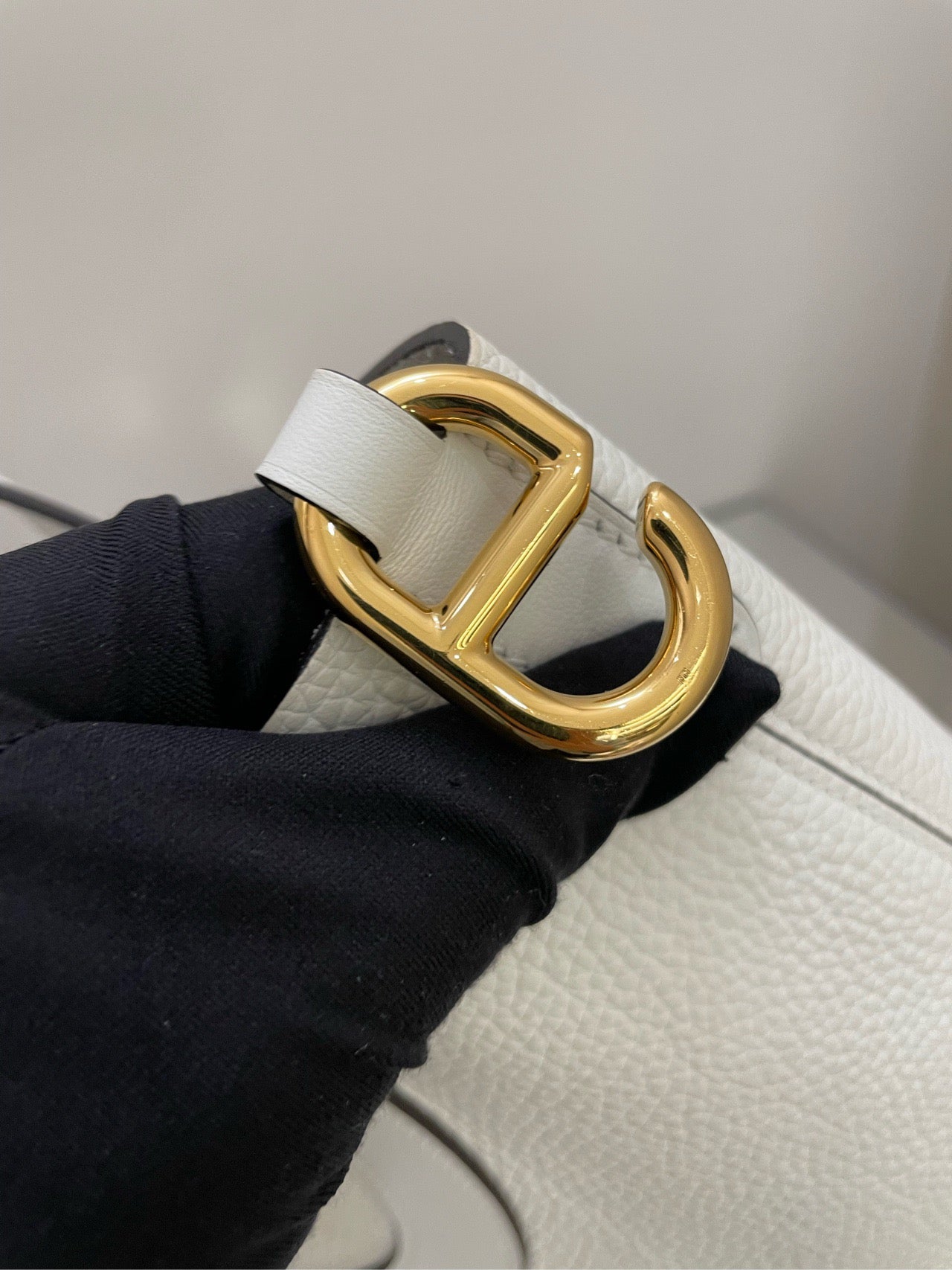 Hermès - In The Loop 18 - Taurillon Clemence leather - White with Gold-Tone Hardware - (Small)