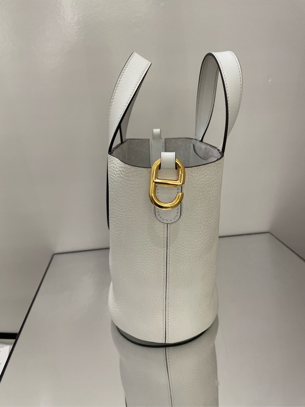 Hermès - In The Loop 18 - Taurillon Clemence leather - White with Gold-Tone Hardware - (Small)