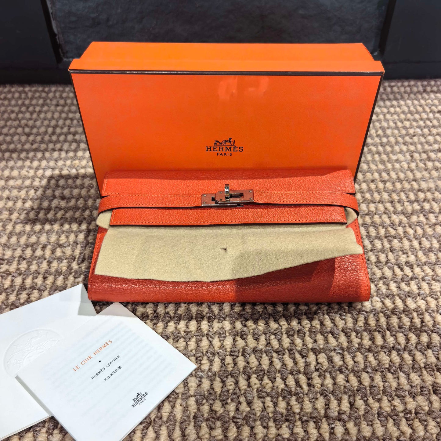 Hermes - Kelly - Leather - Orange - (medium)