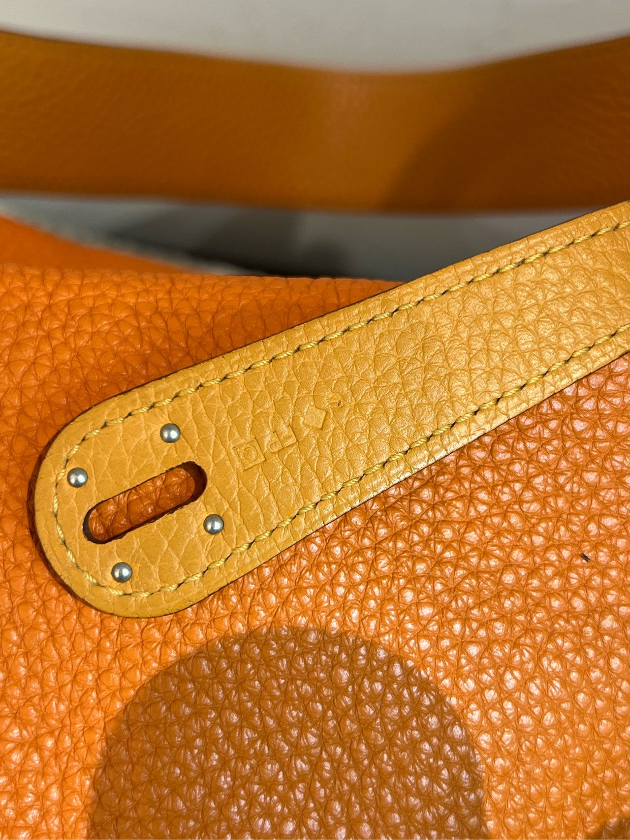 Hermès - Lindy 34 - Clemence leather - Hermès Orange with Silver-Tone Hardware - (Medium)