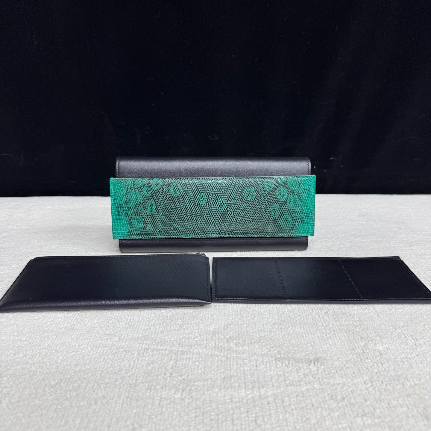 Hermès - Long Wallet - Leather and Lizard skin - Black with Green flap - (medium)
