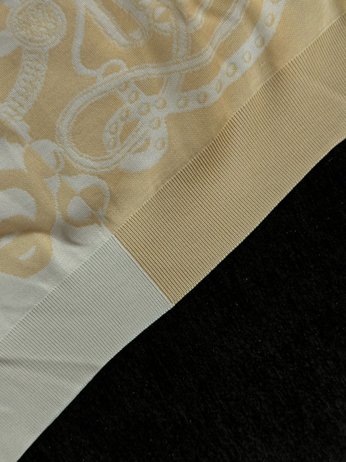 Hermès - Other - Silk - Beige - (36)