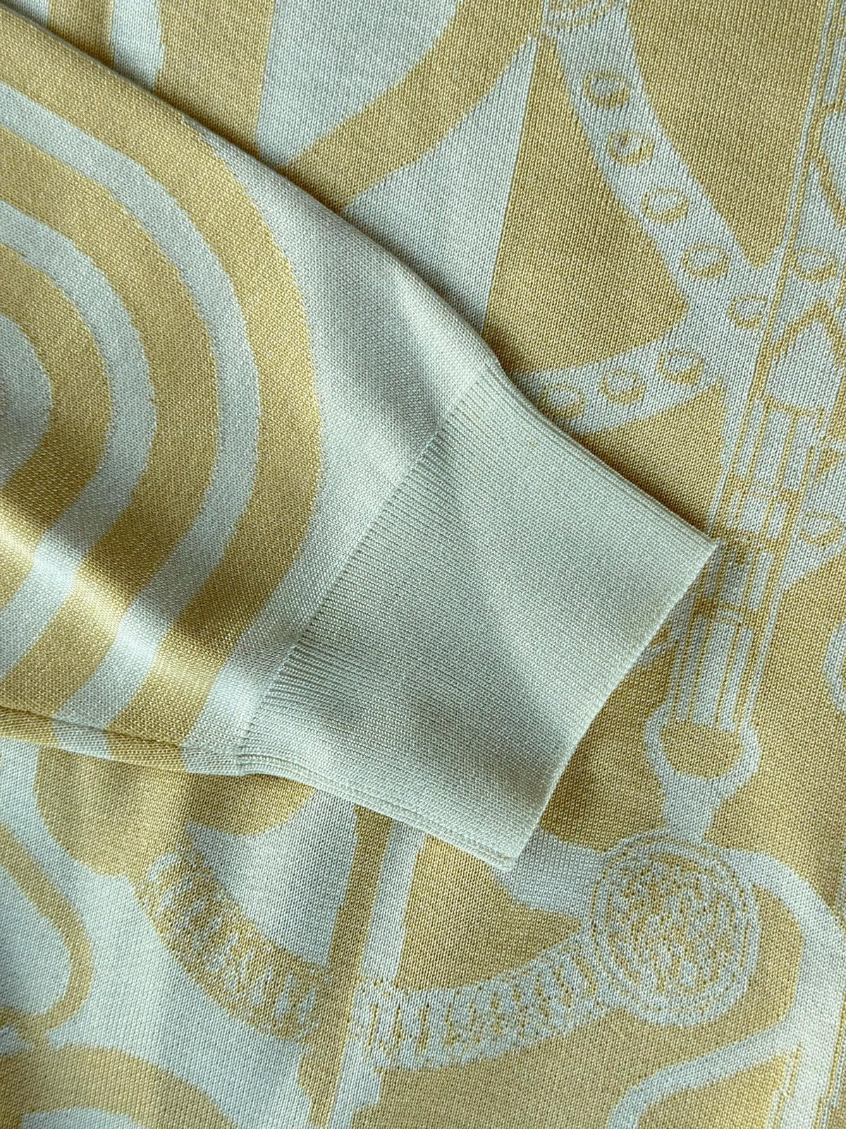 Hermès - Other - Silk - Beige - (36)