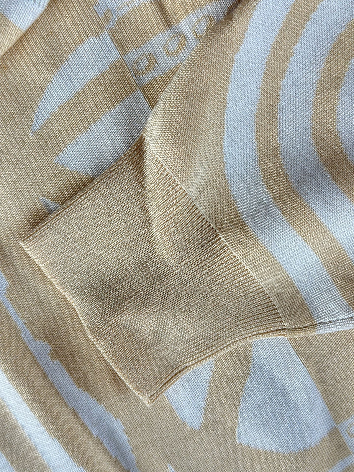 Hermès - Other - Silk - Beige - (36)