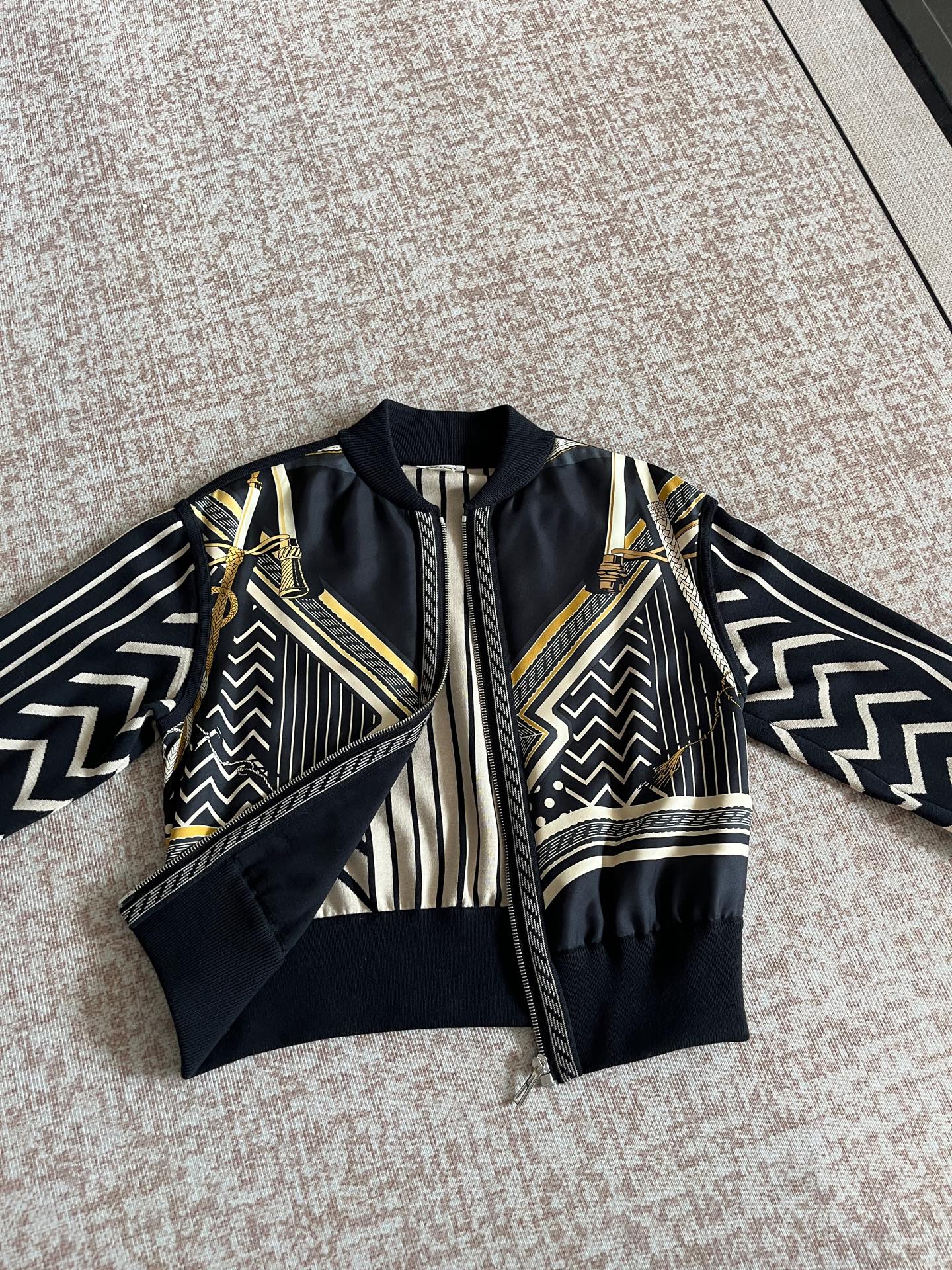 Hermès - Other - Silk - Black - (34)