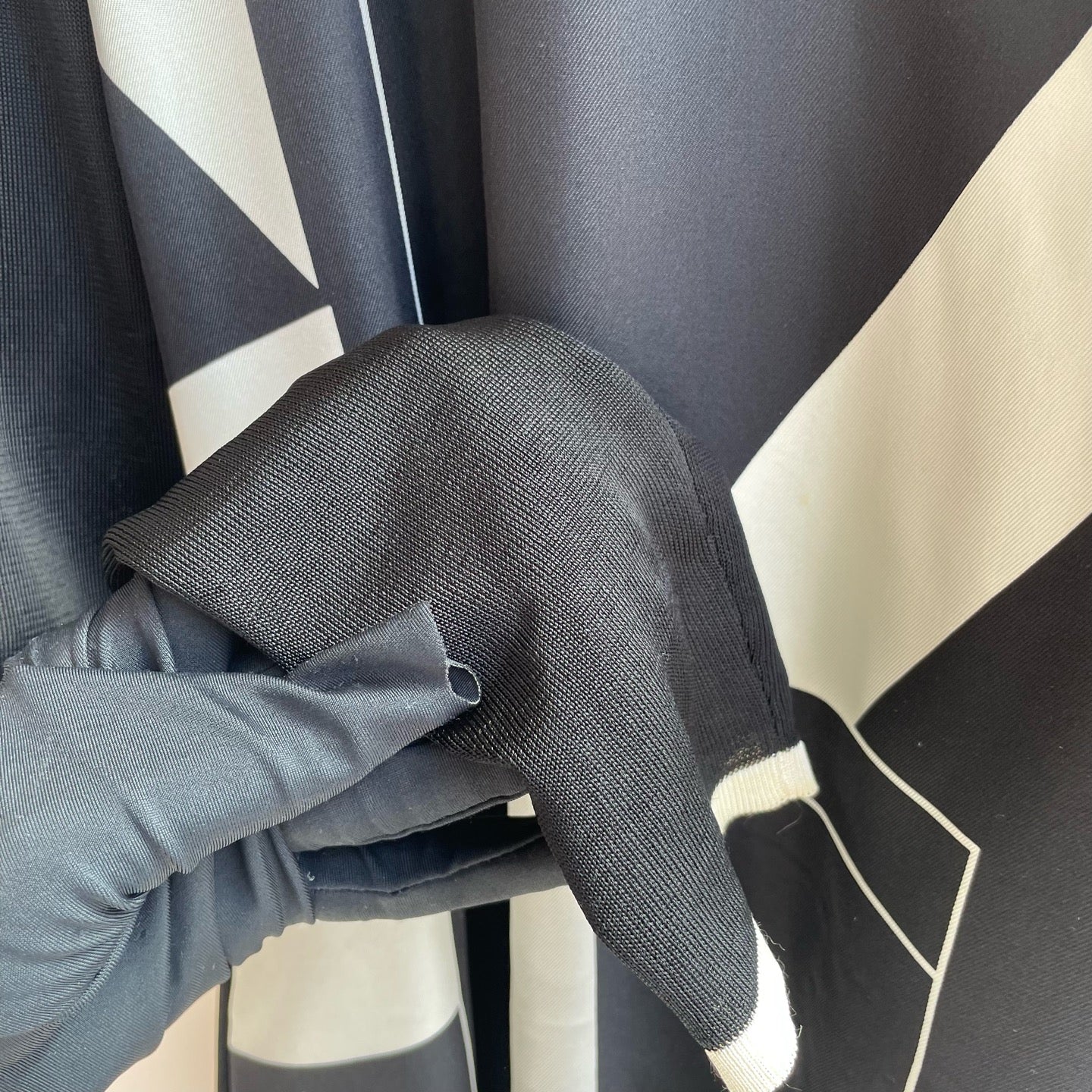 Hermès - Other - Silk - Black - (34)