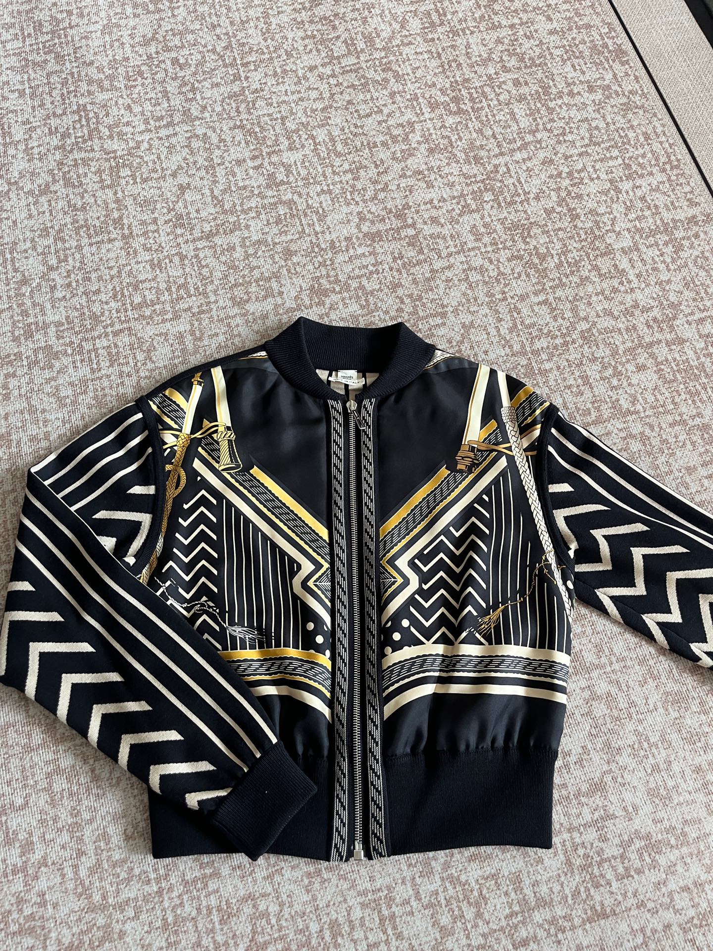 Hermès - Other - Silk - Black - (34)