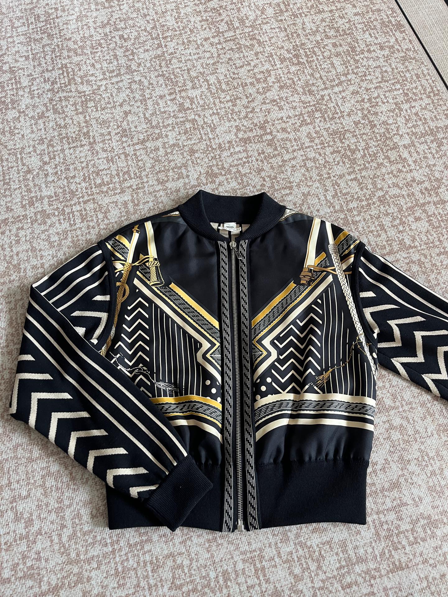 Hermès - Other - Silk - Black - (34)