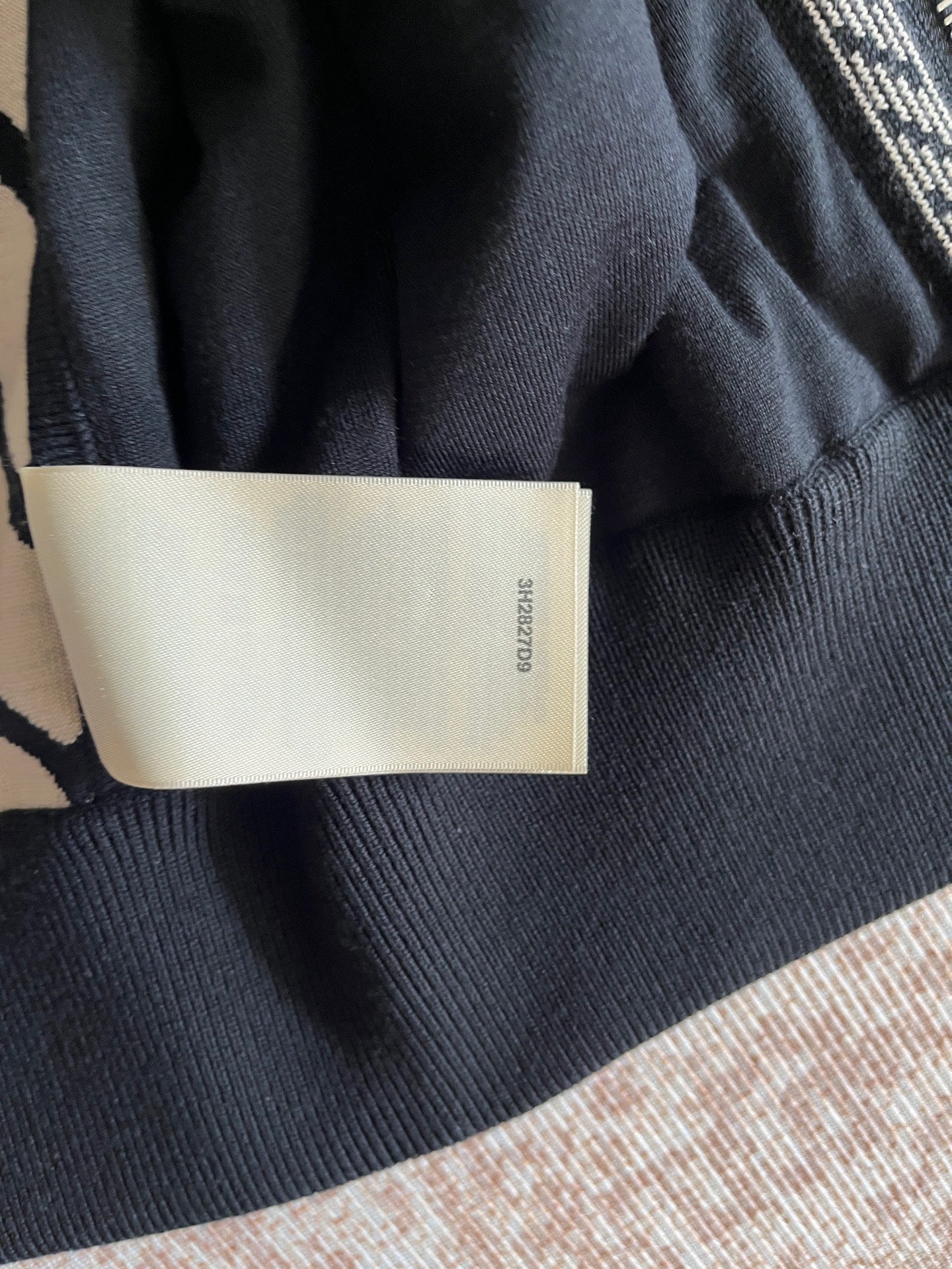 Hermès - Other - Silk - Black - (34)