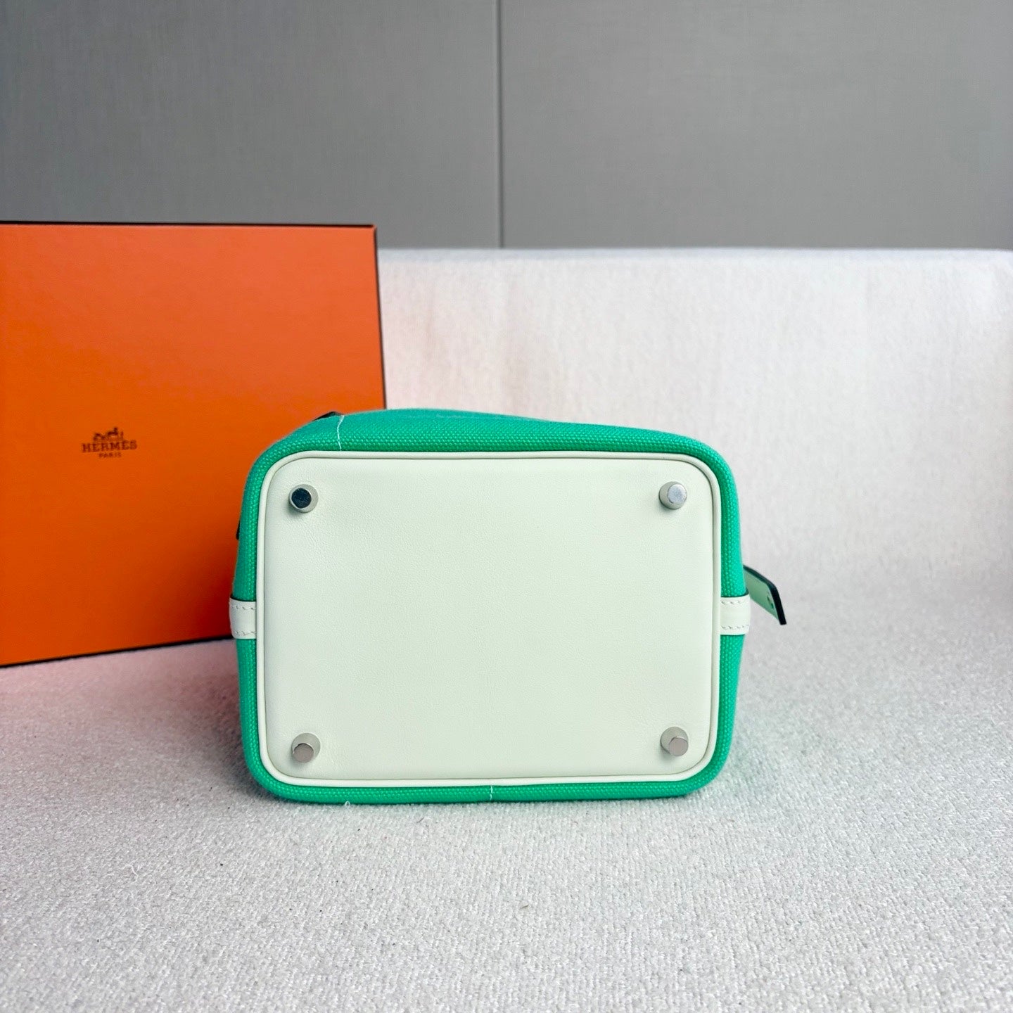 Hermès - Picotin Cargo 18 - Goeland canvas and Swift calfskin leather - Bubble Green with White trim and Silver-Tone Hardware - (mini)