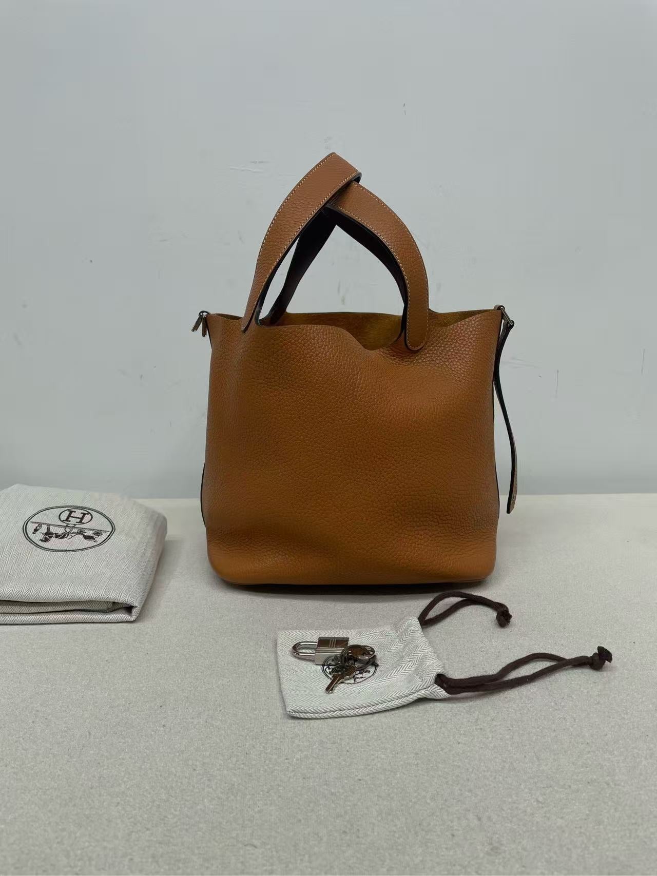 Hermès - Picotin Lock 22 - Grained Clemence leather - Camel - (Medium)